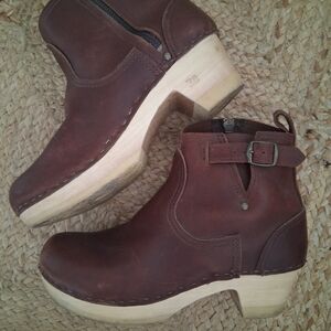 No. 6 Brown Leather Clogs